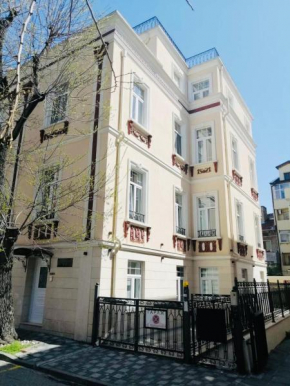 Top Central Location , 5 min to Beach